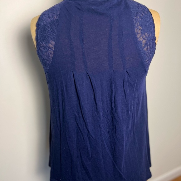Anthropologie Meadow Rue royal
Blue knit sleeveless top with lace size small - Picture 4 of 7